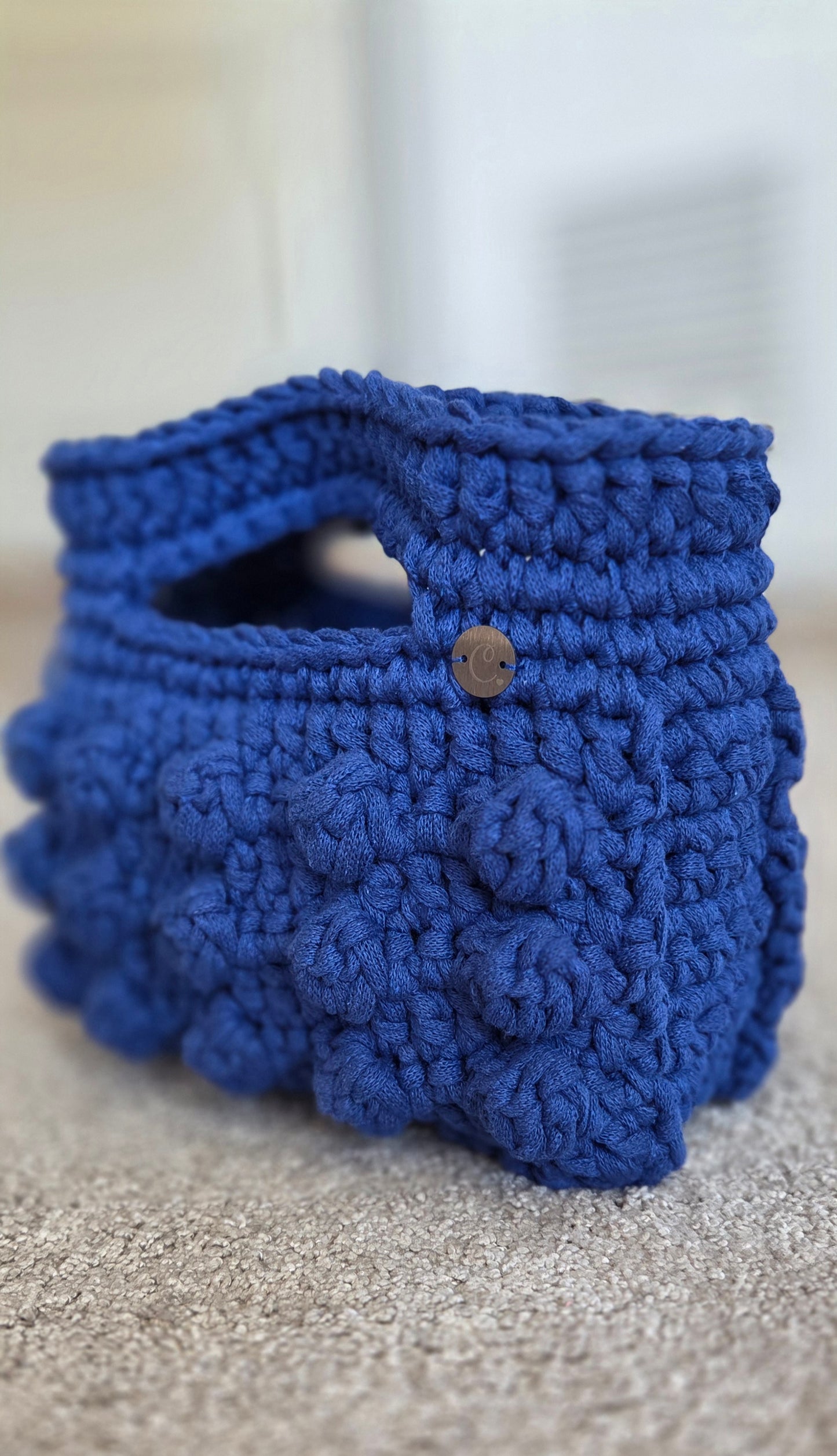 Chunky bubbles Bright blue Large